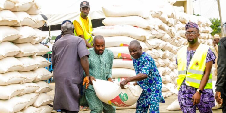 Palliatives: Ethnic Groups receive 300 bags of maize in Ekiti
