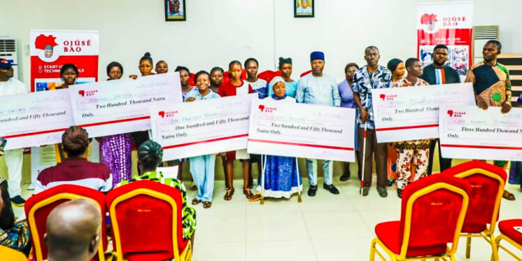 OJUSE BAO @1: Oyebanji disburses cheques, working tools as support to students, skilled workers in Ekiti